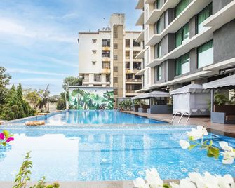 Ramee Techome - Bombay - Piscina