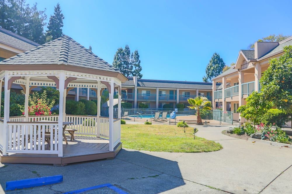 Days Inn by Wyndham Redwood City - Redwood City