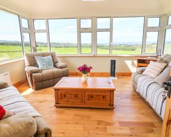 Sea View Hideaway - Miltown Malbay - Living room
