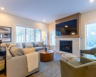 Ski In/10 Mins to the Timber Chair l Hot Tub | AC - Fernie - Salon