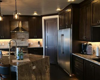 Home Near Zion Bryce & Grand Canyon Parks - Colorado City - Cocina
