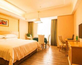 Vienna Hotel Yueyang Huarong Avenue - Yueyang - Bedroom