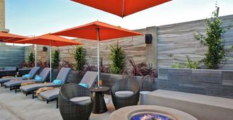 Hampton Inn & Suites Los Angeles Burbank Airport - Burbank - Innenhof