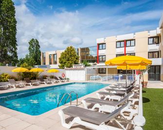 ibis Styles Nice Cap 3000 Aéroport - Saint-Laurent-du-Var - Pool
