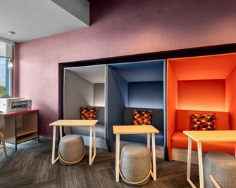 Tru by Hilton Wauseon - Wauseon - Living room