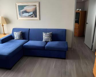 Ramada by Wyndham Nashville/Music Valley - Nashville - Living room