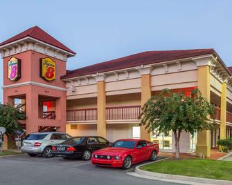 Super 8 by Wyndham Dalton/Convention Center Area - Dalton - Gebäude