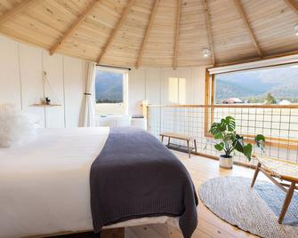 Clark Farm Silos - 5 Silo Mountain View Retreat - Kalispell