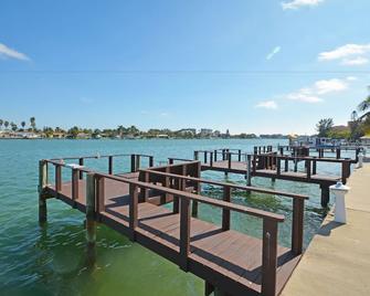 Westwinds Waterfront Resort - Treasure Island - Outdoors view