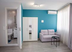 Raise Boutique Rooms in the Center of Athens - Athens - Living room