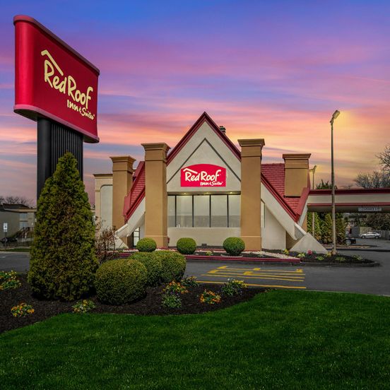 Building view of Red Roof Inn & Suites Newark - University