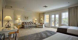 Tampa Palms Golf & Country Club - Tampa - Living room