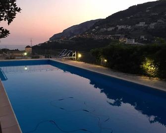 Residence Le Villette - Ράβελο - Πισίνα
