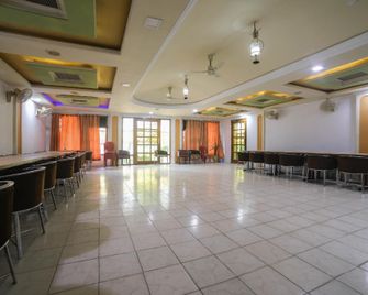 Collection O Jayshrea Recreation Club - Chandrapur - Restaurante