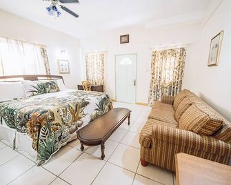 Clarenceville Villa Apartments - Corinth - Bedroom