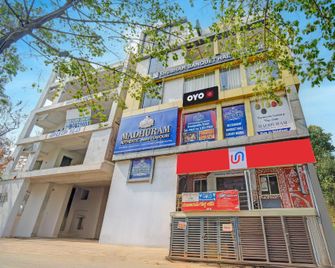 OYO 841825 Madhuram Lodge - Siddipet - Building