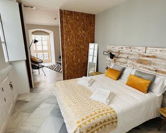 Apartamentos Gadir Centro - Cadiz - Bedroom