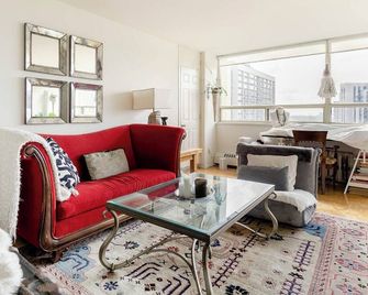 Kohann Design Apartment - Toronto - Living room