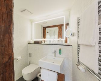 Tailormade Hotel Rüden Schaffhausen - Schaffhausen - Slaapkamer