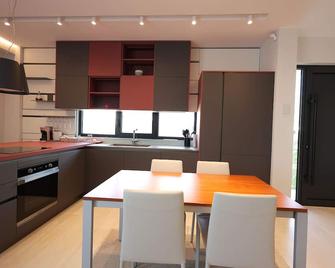 Sanpietro Vacation Rentals - Durrës - Cocina