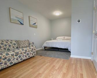 Private Apt King Suite, L.I, Ny-Hamptons To Nyc - Coram - Bedroom