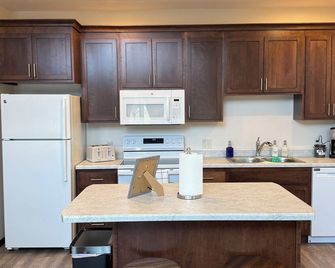Cozy 1-bedroom house in beautiful Brookings on the walking trail - Brookings - Kuchyň
