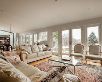 Luxury Berkshire Retreat with Pool and Hot Tub and Sleeps 18 - Egremont