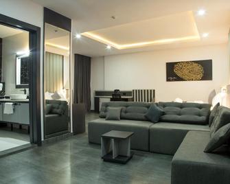 De Signature Tower Hotel & Suites - Ibadan - Living room