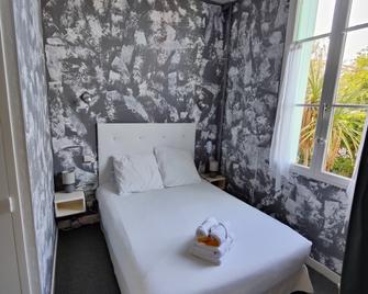 Hôtel Michelet Plage - Soulac-sur-Mer - Schlafzimmer