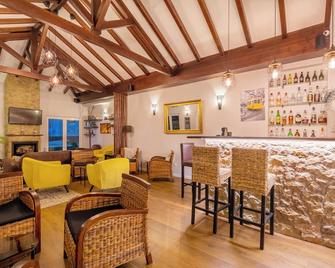 Silver Seahorse Garden Retreat - Peniche - Bar