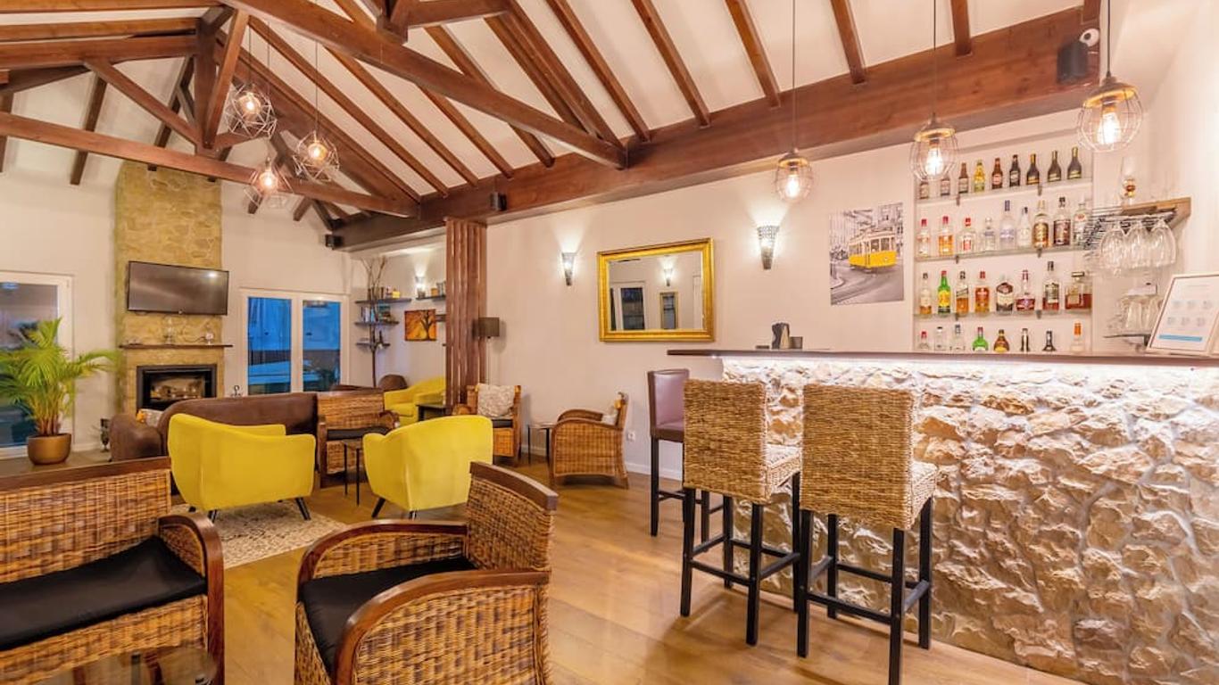 Silver Seahorse Garden Retreat