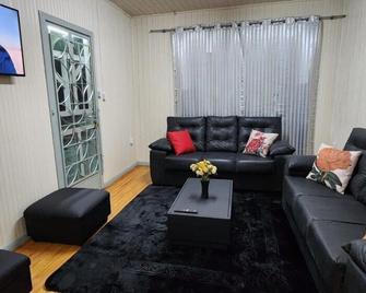 كاسا أكونتشجانتي إي براتيكا - كاسكافيل - غرفة معيشة