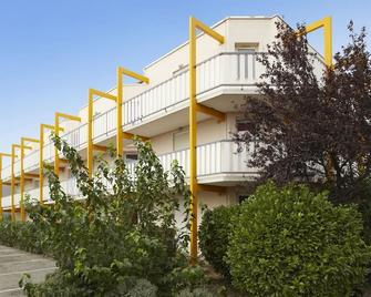 بريمير كلاس أفيغنون كورتين - أفينيون - مبنى