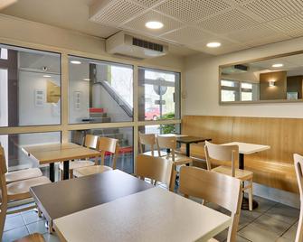 بد آند بريكفاست أوتل كليرمون فيرون لو بروزيه أيروبور - كليرمون- فيران - مطعم