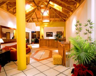 Los Naranjos - אושואיה - דלפק קבלה