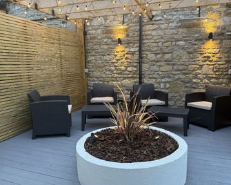 King William Inn - Radstock - Innenhof