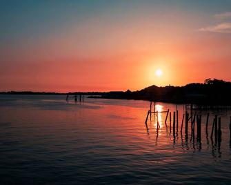 Cedar Cottage - Historic Charm in Cedar Key - Cedar Key - Vista del exterior