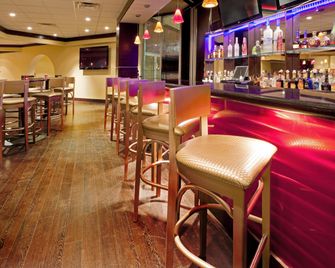 Garner Hotel Totowa by IHG - Totowa - Bar