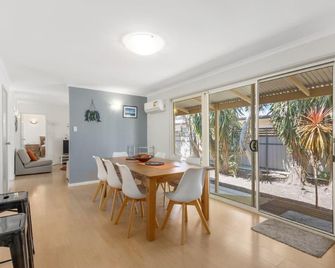 Bali in Wool bay - 5 minutes walk to the beach and jetty - Wool Bay - Comedor