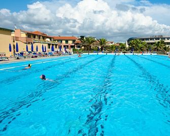 Continental Resort - Tirrenia - Piscine