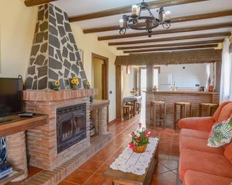 Las Palomas II Nerja by Ruralidays - Nerja - Living room