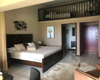 Mountain and Ocean View Lodge - Luquillo - Bedroom