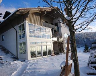 Grabmeier holiday flat - number 3’ with mountain view, balcony and Wi-Fi - Grainet - Edificio