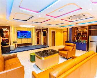 Dynasty Casino Hotel - Phumĭ Bavĕt - Area lounge