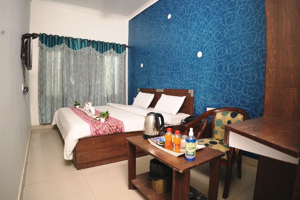 Hotel Holiday Comfort - 800 mts from Jallianwala Bagh, Amritsar - אמריצר - חדר שינה