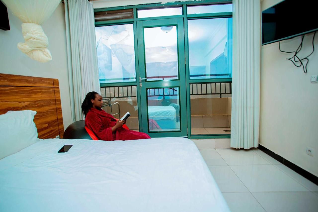 La Posh Hotel