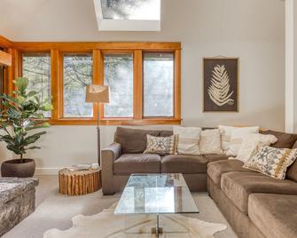 Hood Hideaway - Welches - Living room