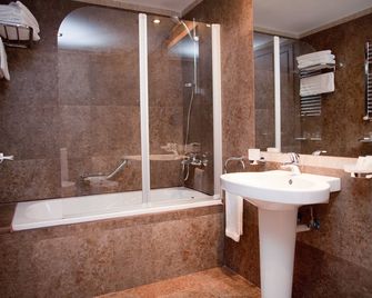 Hotel Bellaria - Iași - Badrum