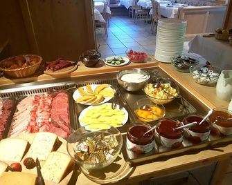 Almhotel Bergerhof - Sarentino - Bufé