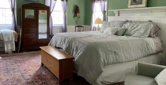 The Captain's Stay - New Bern - Bedroom